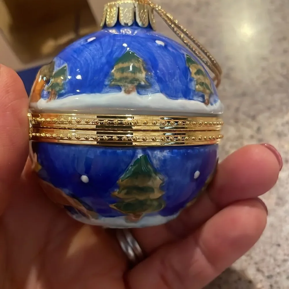 Christmas Season Ornament Gold Trim Finish - It Opens - NIB
